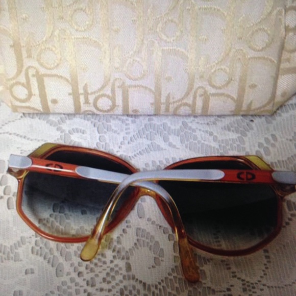 Christian Dior, Germany Oversized Sunglasses with Case - Picture 4 of 9
